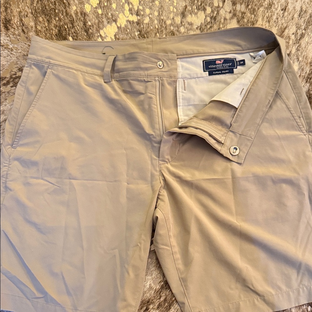 Vineyard Vines Fairway Shorts in Tan and Cream